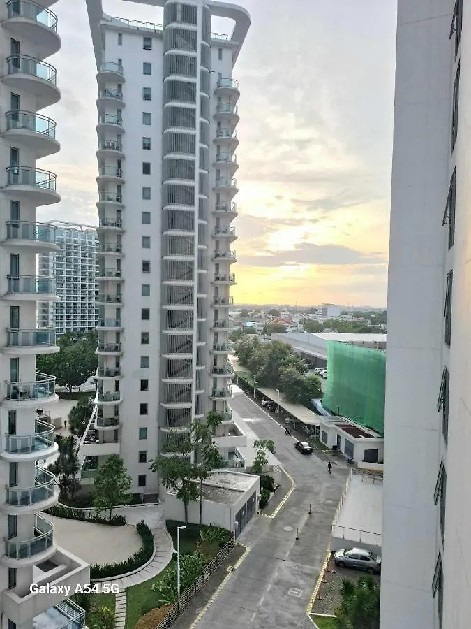 Apartment Resort Living 2Br Azure Urban Residences W/ Wi-Fi Paranaque City Philippines